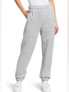 Alo Yoga NWOT Accolade Jogger in Athletic Heather Gray sz MEDIUM